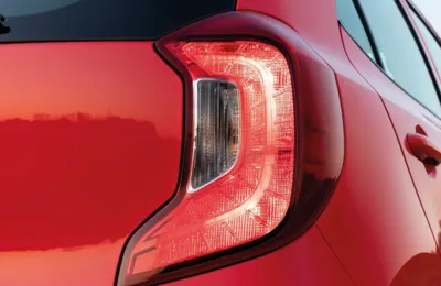 23778975_700